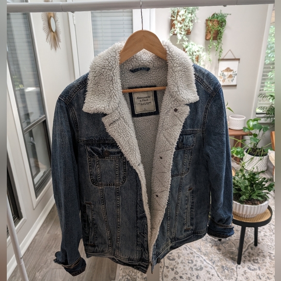 Abercrombie & Fitch Jackets & Blazers - Abercrombie Sherpa Lined Denim Jacket